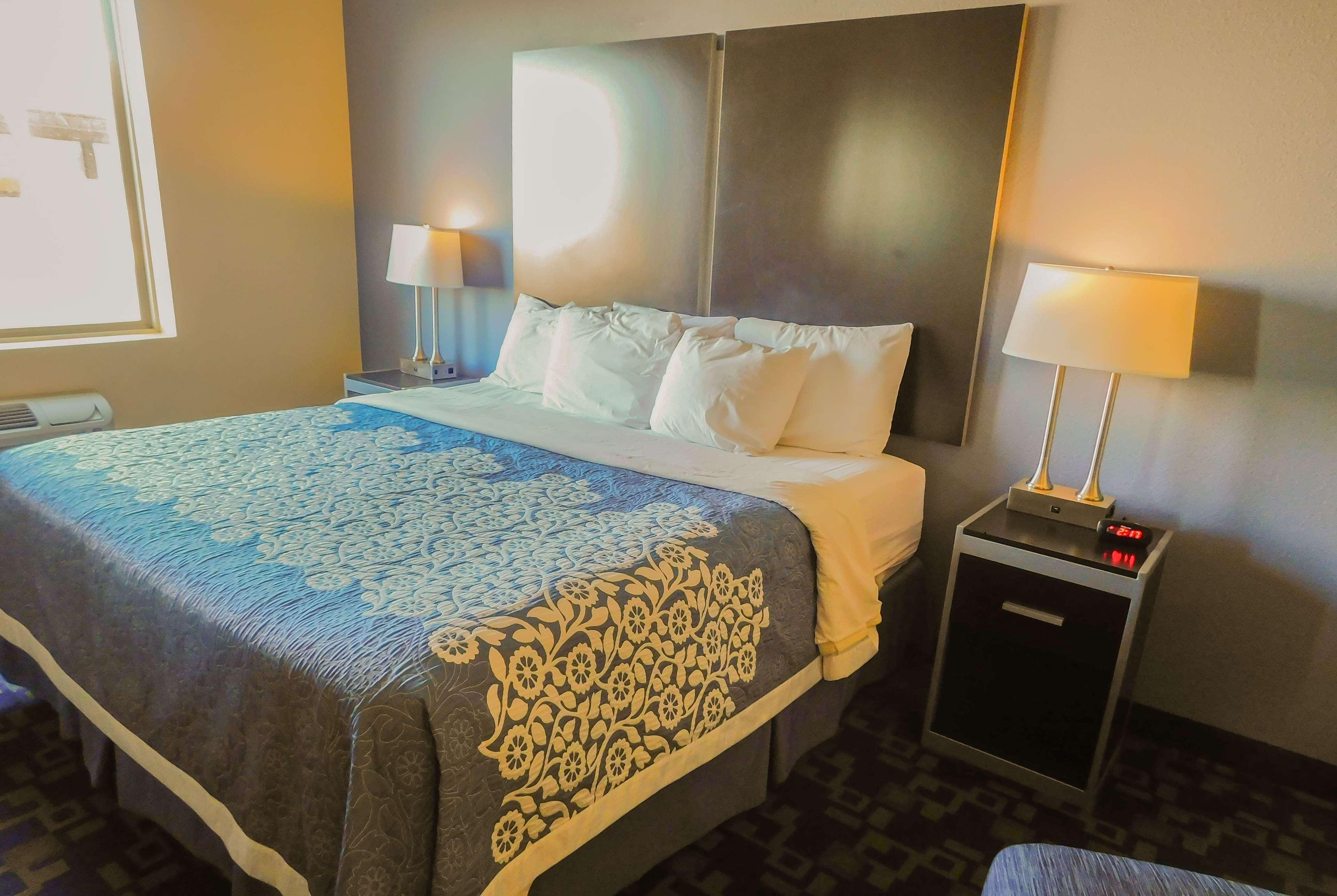 Days Inn & Suites By Wyndham Pocahontas Ngoại thất bức ảnh