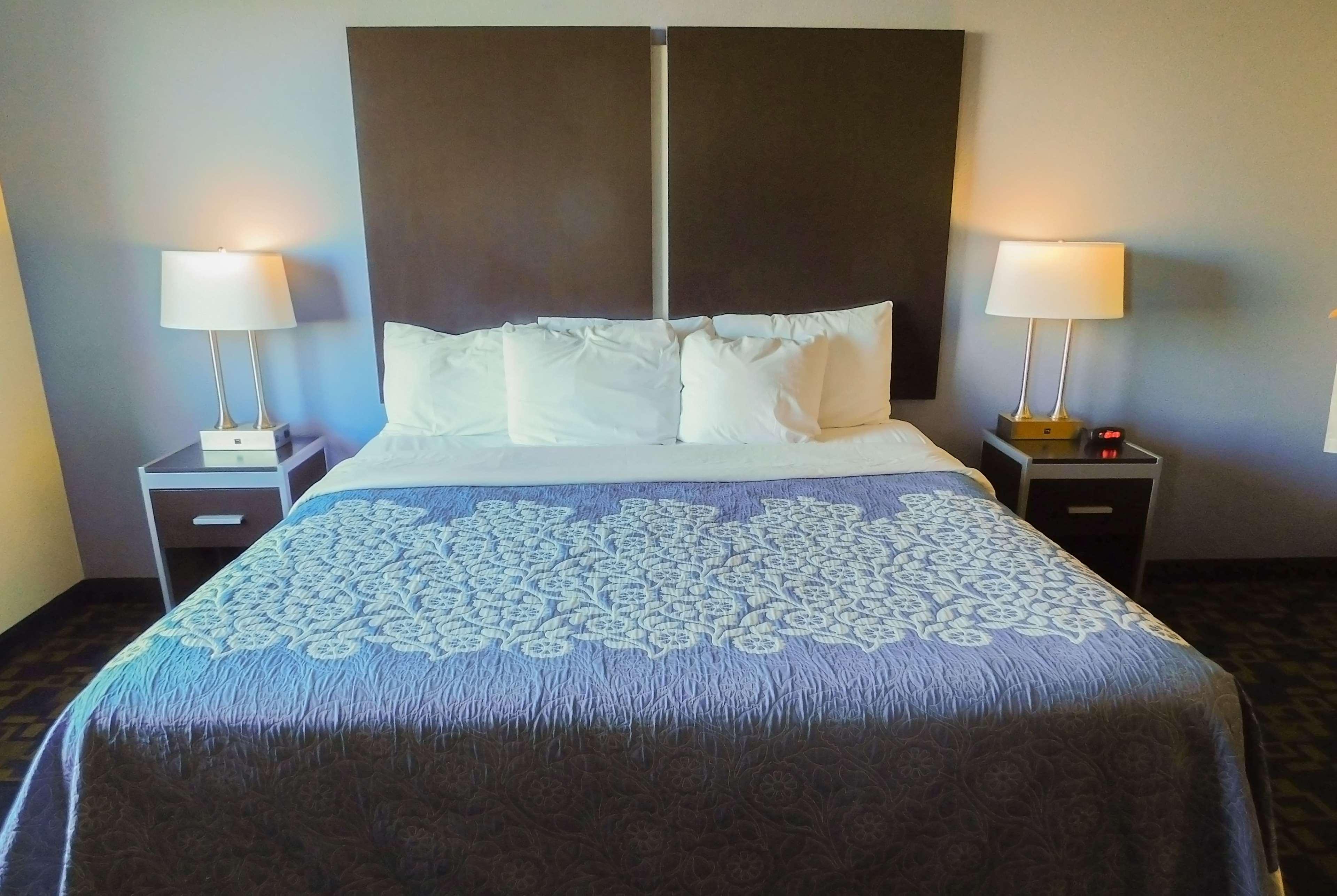 Days Inn & Suites By Wyndham Pocahontas Ngoại thất bức ảnh