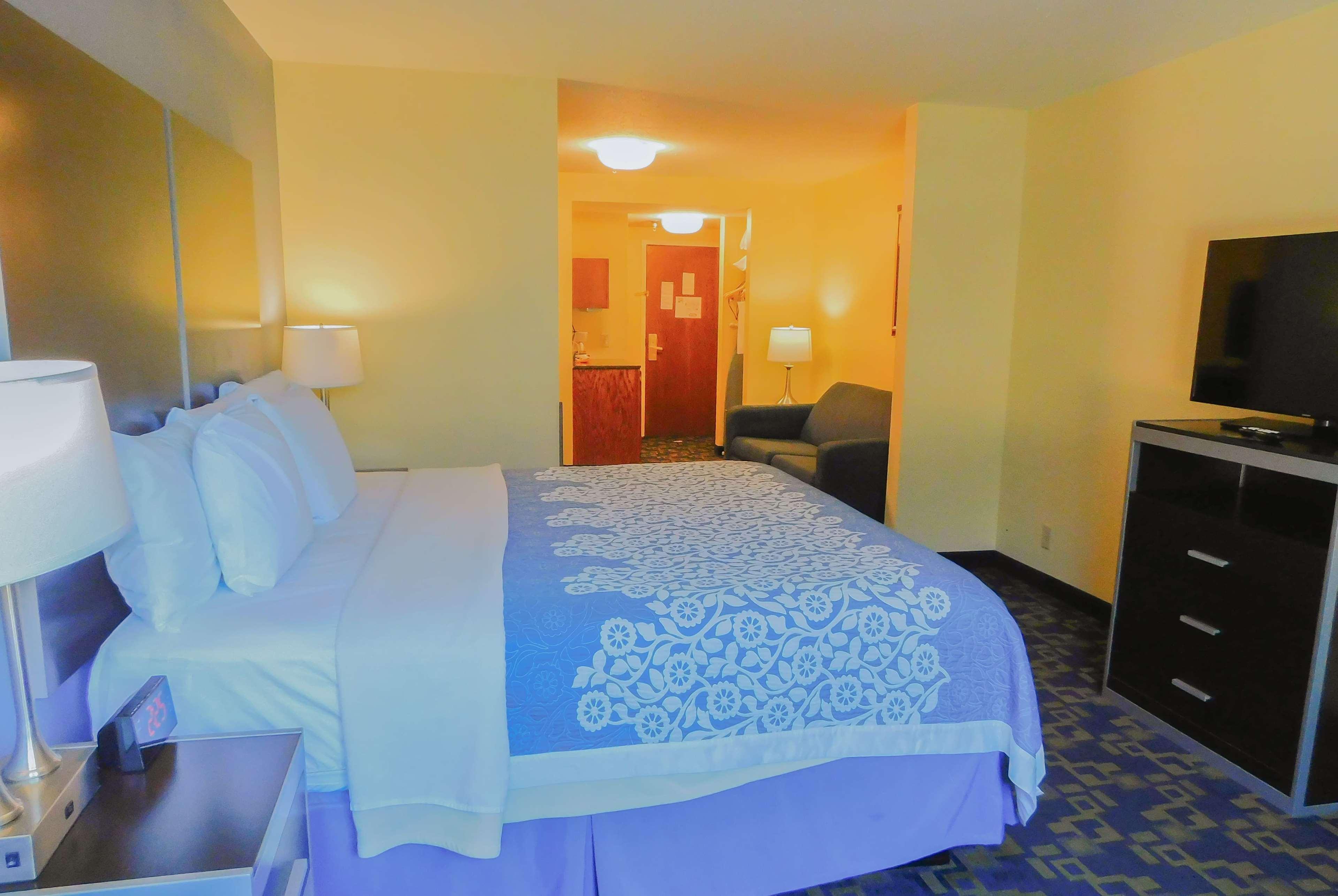 Days Inn & Suites By Wyndham Pocahontas Ngoại thất bức ảnh