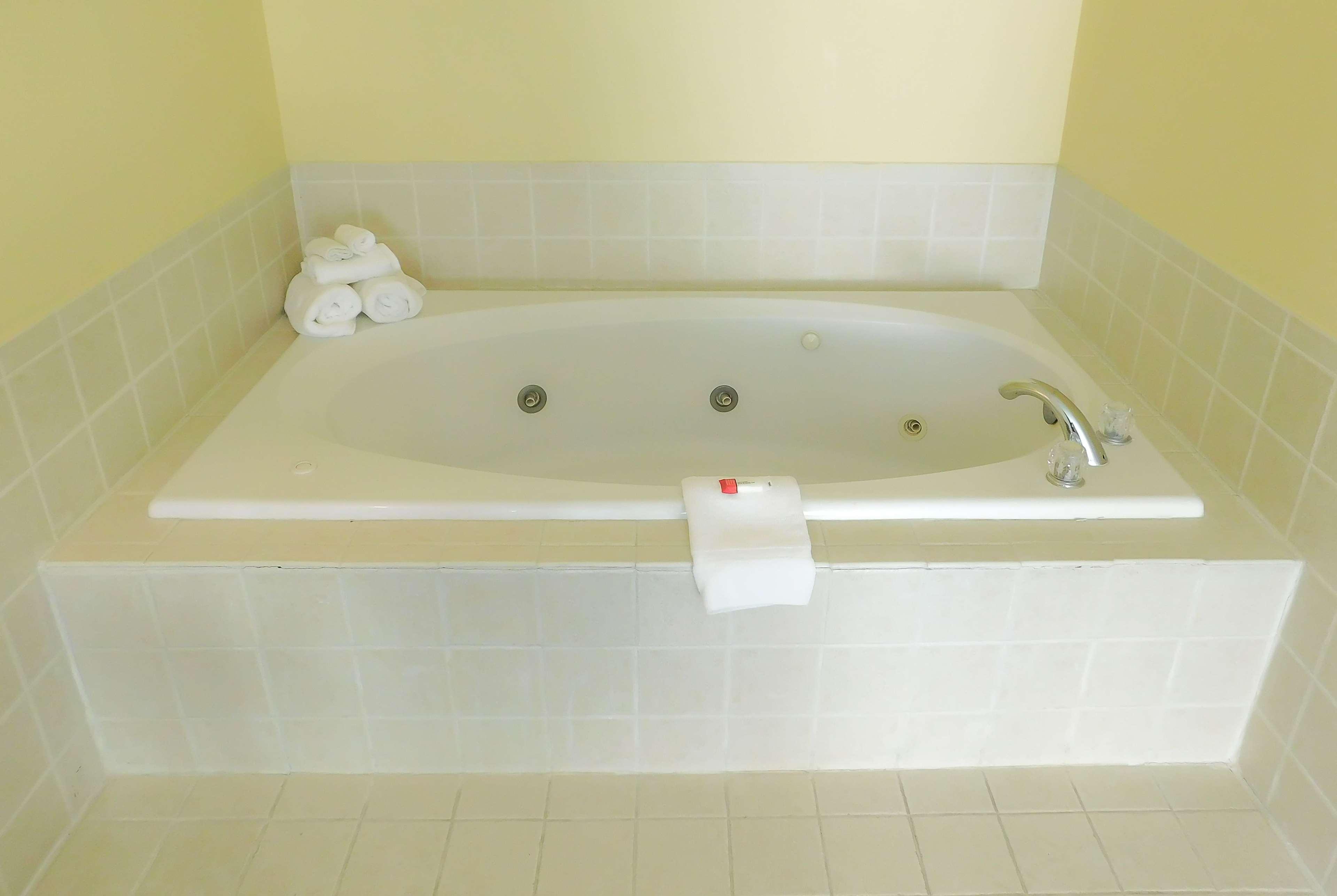 Days Inn & Suites By Wyndham Pocahontas Ngoại thất bức ảnh