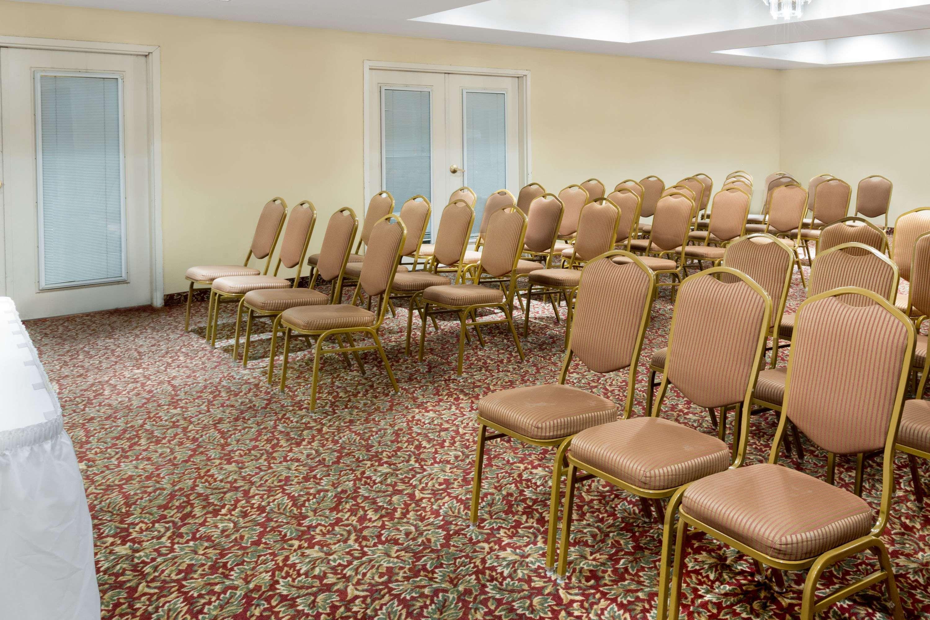 Days Inn & Suites By Wyndham Pocahontas Ngoại thất bức ảnh