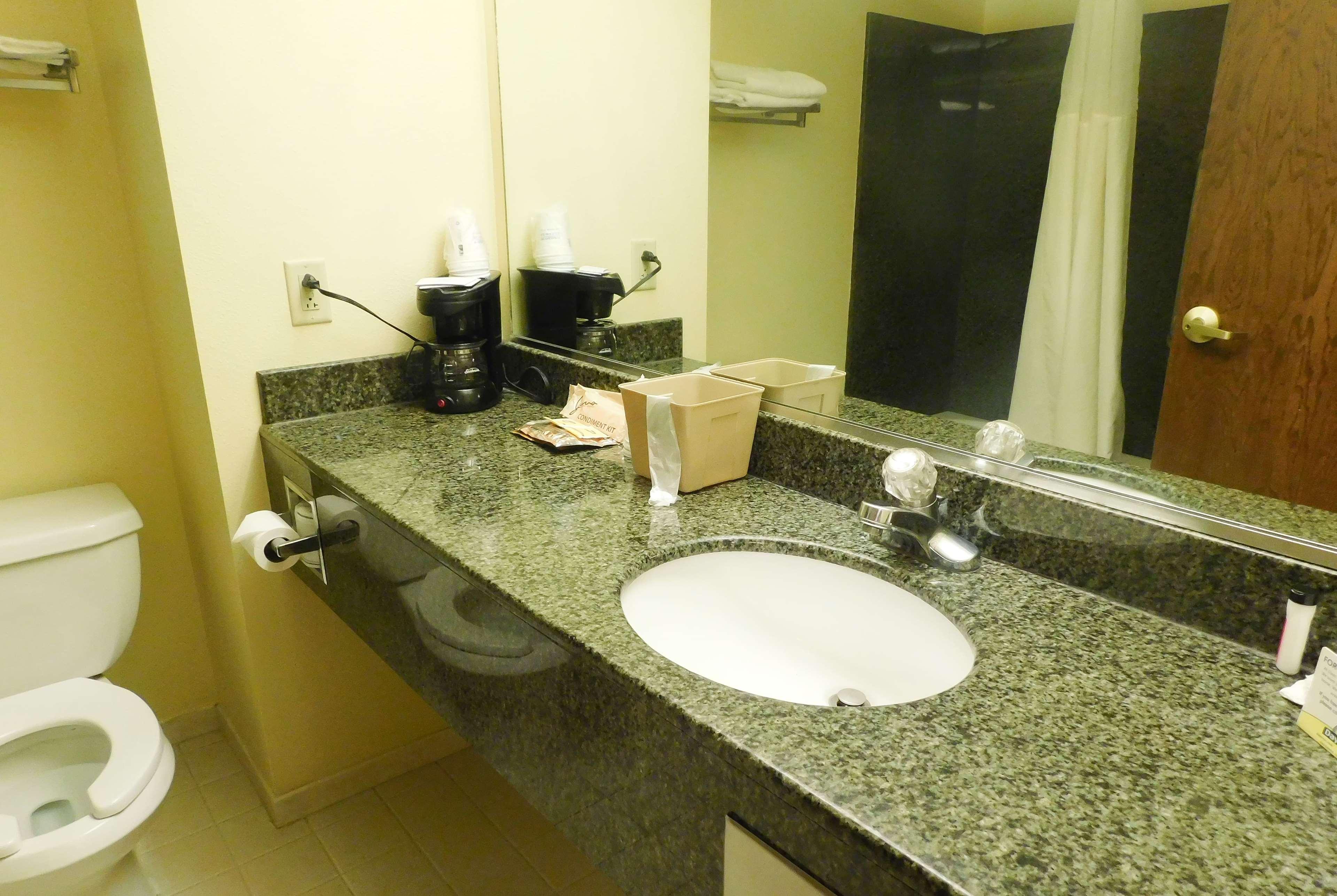 Days Inn & Suites By Wyndham Pocahontas Ngoại thất bức ảnh