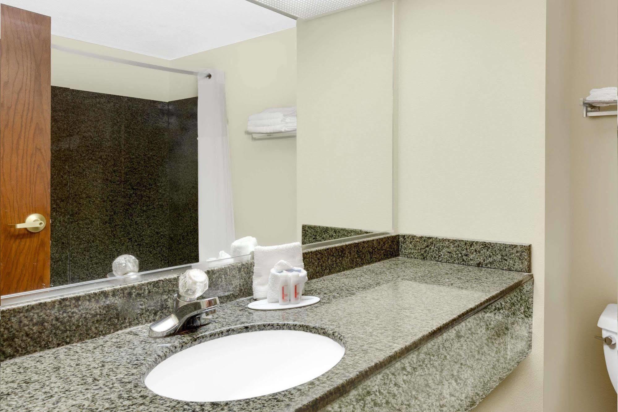 Days Inn & Suites By Wyndham Pocahontas Ngoại thất bức ảnh
