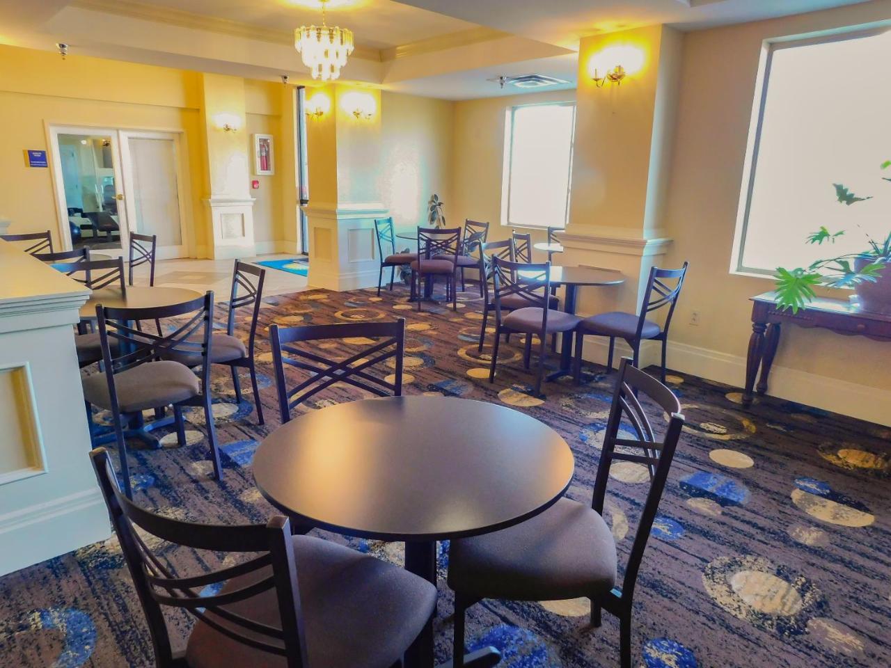 Days Inn & Suites By Wyndham Pocahontas Ngoại thất bức ảnh